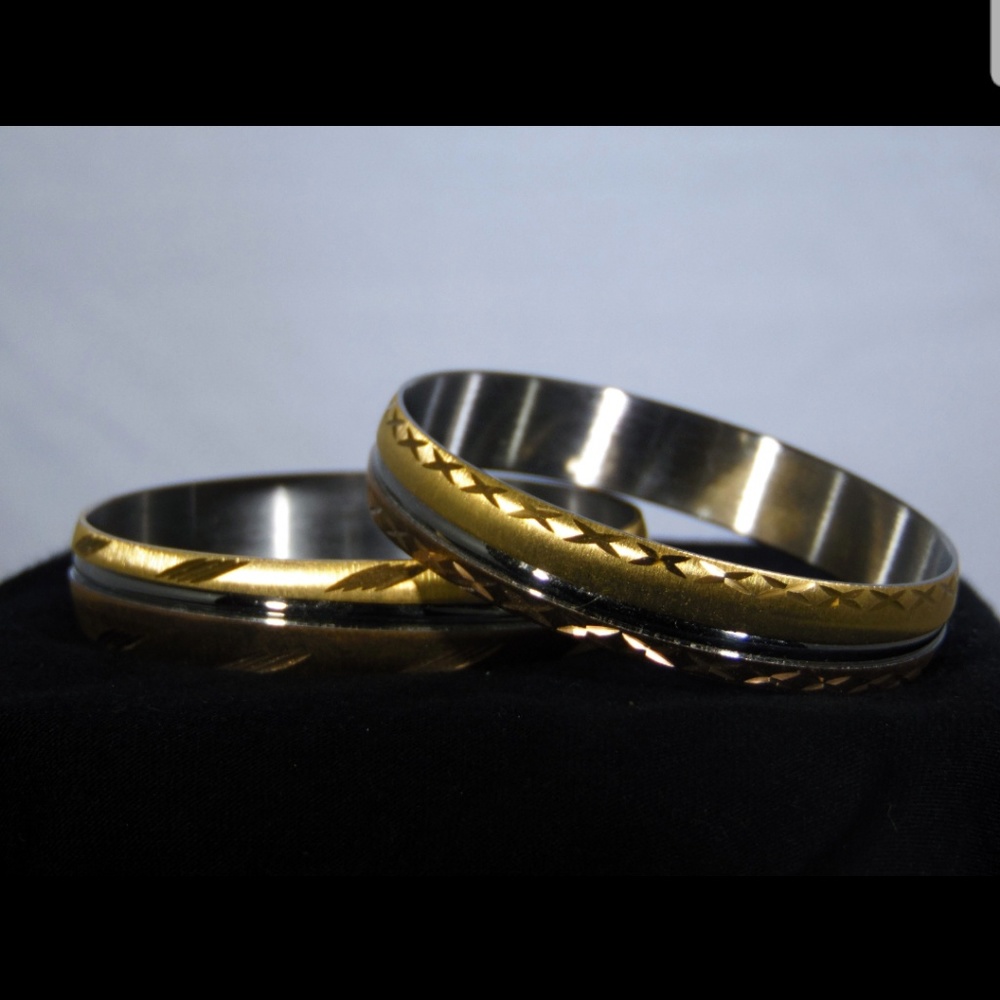 Set of bangles